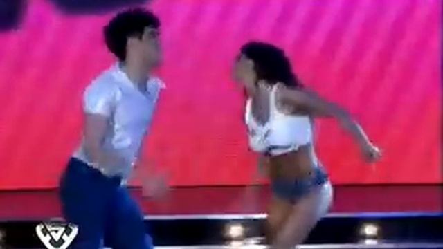 Showmatch 2011 - Cinthia Fernández bailó un cuarteto de alto voltaje смотреть онлайн