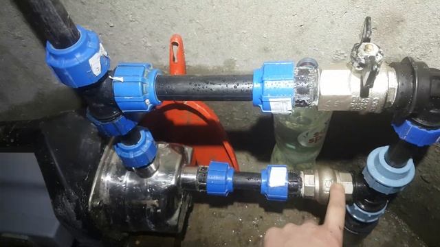 сливаем воду со скважины на зиму