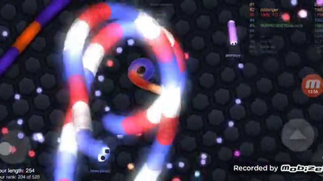 playing slither.io and playing among us смотреть онлайн