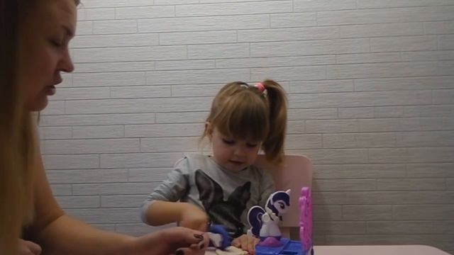 ПОНИ РАРИТИ В САЛОНЕ КРАСОТЫ. ЛЕПИМ И УКРАШАЕМ ИЗ ТЕСТА PLAY DOH смотреть онлайн