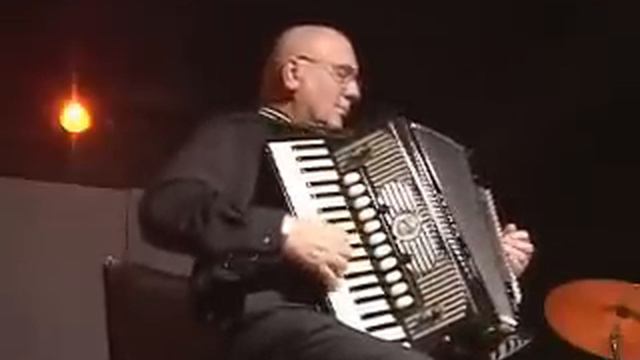 Silvio Camilleri playing Lara's Theme смотреть онлайн