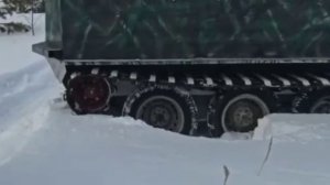 Гусеничный вездеход по глубокому снегу. Видео от коллеги подписчика