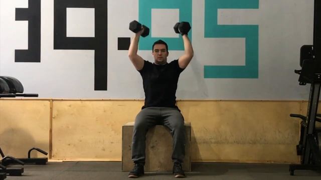Жим гантелей вверх сидя / Seated Dumbell Overhead Press смотреть онлайн