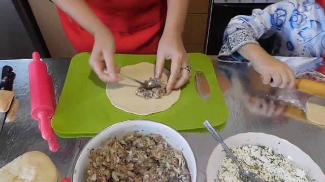 Хрустящие чебуреки приготовление, кухня Крош.mp4