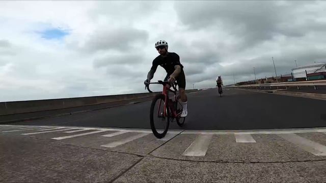 A RIDE WITH SYDNEY CYCLING LEGENDS! смотреть онлайн