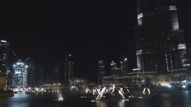 Фонтан в Дубае. The fountain in Dubai смотреть онлайн