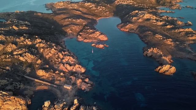 LIFE IN 28 FEET: 2 Years On A Little Boat смотреть онлайн
