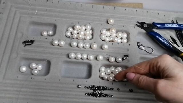 КОЛЬЕ из ЖЕМЧУГА с БАРОЧНОЙ ЖЕМЧУЖИНОЙ.