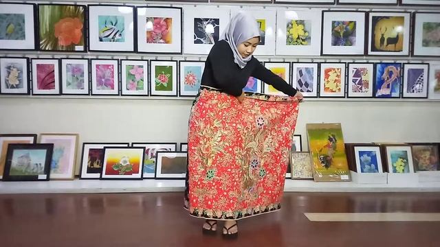 How to wear a tube batik sarong смотреть онлайн