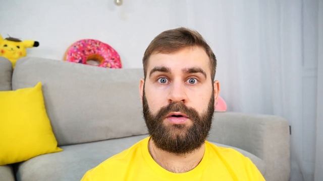 Девочка Ника и папа шутят друг над другом.