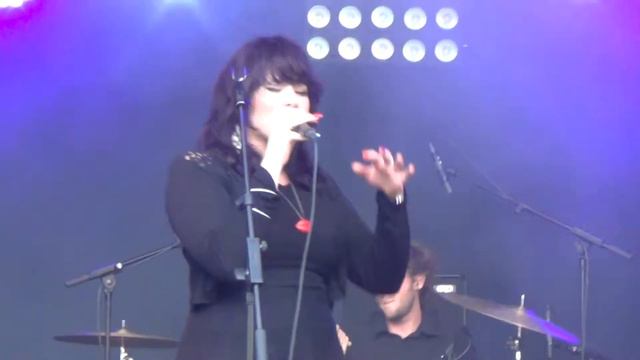 Alex Hepburn - Woman [Neneh Cherry Cover] - Live at Open Air Estivale 2013 смотреть онлайн