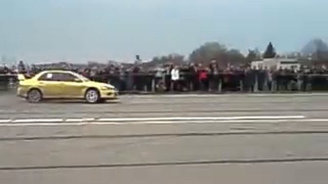 yellow Mitsubishi Lancer Херсон Drift 10.04.10 смотреть онлайн