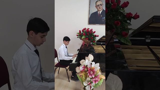 Vasif Adıgözəlov,,Pyes"ifa edir Musayev Emil смотреть онлайн