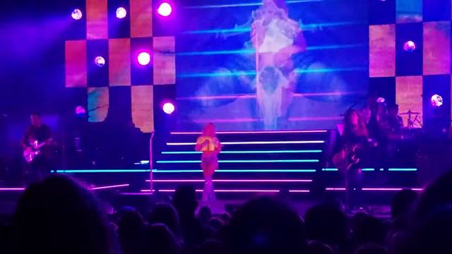 Maren Morris - The Feels (live @ The Pageant, 05-09-19) смотреть онлайн