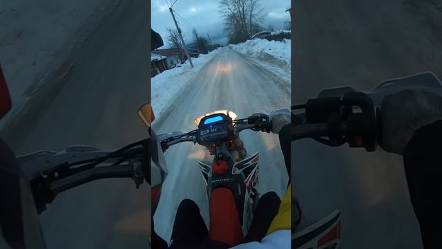 Заезд на саморезах зимой-MotoLand WRX 250 LITE WFA смотреть онлайн