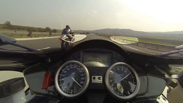 ZZR1400 ZX14R vs HAYABUSA +300km/h ninjasiyahgiyer смотреть онлайн