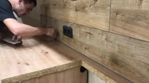 Простой способ нанесения герметика.Примыкание столешницы и фартука из керамогранита .