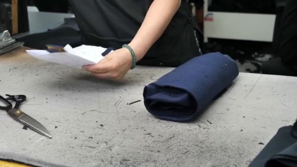 process of making custom suits by a veteran tailor with 40 years of experience. Korean master taylo