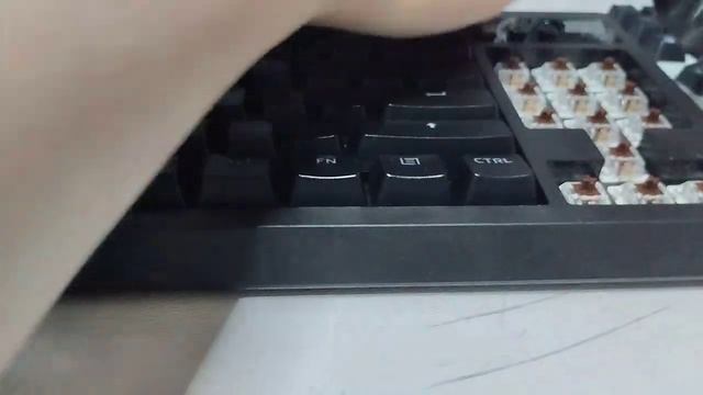 КАК СМАЗАТЬ СВИТЧИ НА МЕХАНИЧЕСКОЙ КЛАВИАТУРЕ БЕЗ ПАЙКИ И РАЗБОРА!!! смотреть онлайн