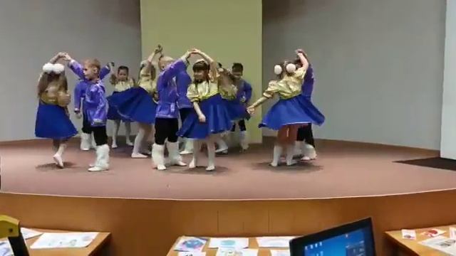 "Ты постой, красавица моя", Исполняет: "Танцевальный коллектив "Радуга", 6 лет смотреть онлайн