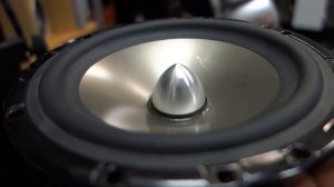 КАК  ПРОСТО  ОБРЕЗАТЬ  БАС  на ДИНАМИКЕ Конденсатор 47 мкф. 160 вольт.