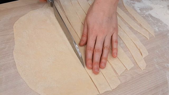 СОСИСКА в ТЕСТЕ на кефире БЕЗ дрожжей РЕЦЕПТ. Будни на кухне. смотреть онлайн