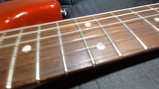 Squier Stratocaster Standard Issue 2005 Cherry Sunburst (Beginner Review) смотреть онлайн