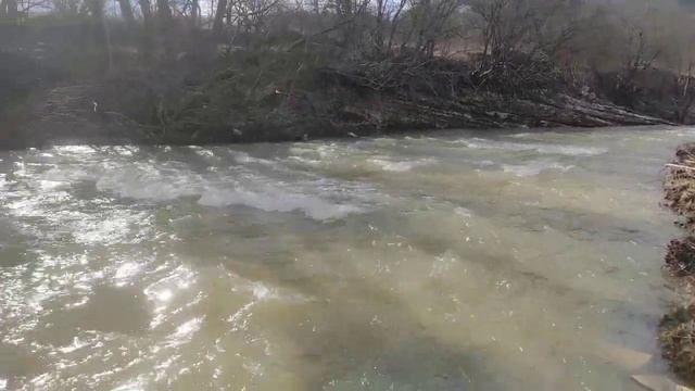 Река Бельбек, поселок Куйбышево, Крым. Довольно полноводная. 6 февраля 2022 г. смотреть онлайн
