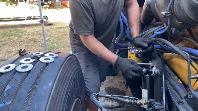 August 12, 2023 установка пневмосистемы завершена на Kenworth W900L Flat Top 3406E Caterpillar ? ￼ смотреть онлайн