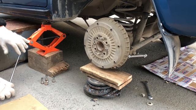 Замена задних амортизаторов ВАЗ 2101 - 2107, НИВА 2121. Без ямы и подъёмника смотреть онлайн