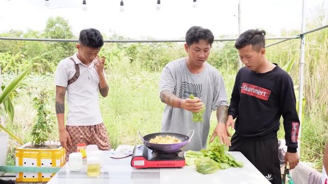 TNB - Anh Phương Gấp Về Làm Clip Ẩm Thực Ẩu Tả Không Ai Dám Ăn Và Phản Ứng Của Team смотреть онлайн