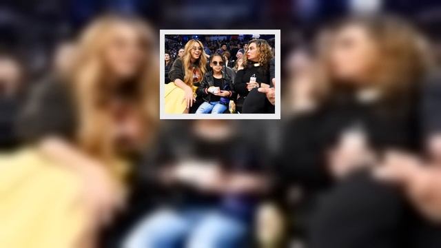 Blue Ivy, 10, Rocks Cute Minnie Mouse Ears At Disneyland With Dad Jay-Z — Photo смотреть онлайн