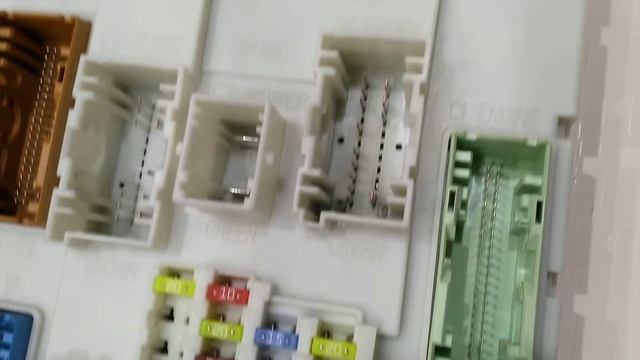 Форд фокус 3 за ночь аккумулятор разрядился до 5V. Причина: Вода в BCM. смотреть онлайн