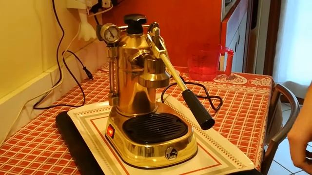 La Pavoni PRG description and making espresso (ENG. SUBS) смотреть онлайн