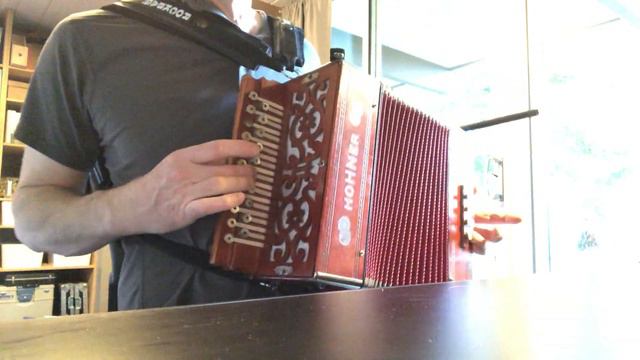Branle des vieux on a 1920's Hohner diatonic accordion смотреть онлайн