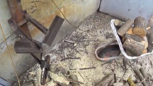 Простейший держатель для любых бревен, который облегчит их распил на дрова.