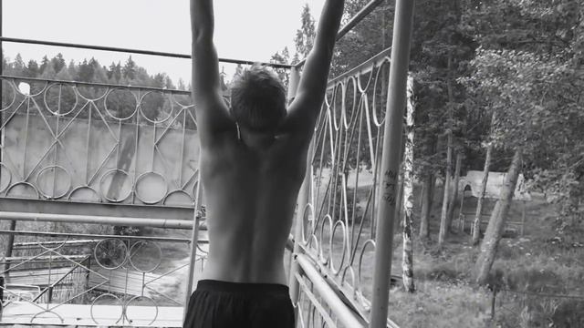 Даже не смотрите. Мальчик похож на качка смотреть онлайн