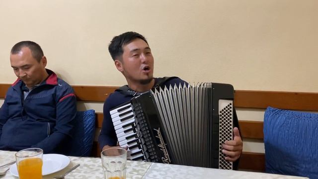 619... А. Керимбаев. Кол баяны Арсен Дайырбек уулу смотреть онлайн