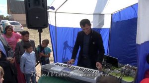 Цыган Забар исполняет песню 001