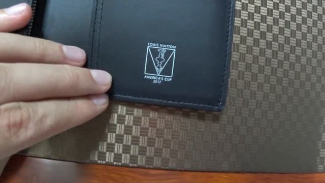 Копии кошельков и клатчей Louis Vuitton - будет ли спрос? смотреть онлайн