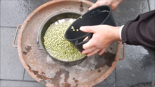 Dutch Oven Erbsensuppe. Fein, Deftig und Lecker. Pea soup from the Dutch Oven. смотреть онлайн