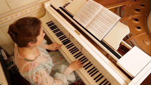 Моцарт Соната До мажор: исполняет руководитель студии Музыкальные ступеньки Мария Студеновская