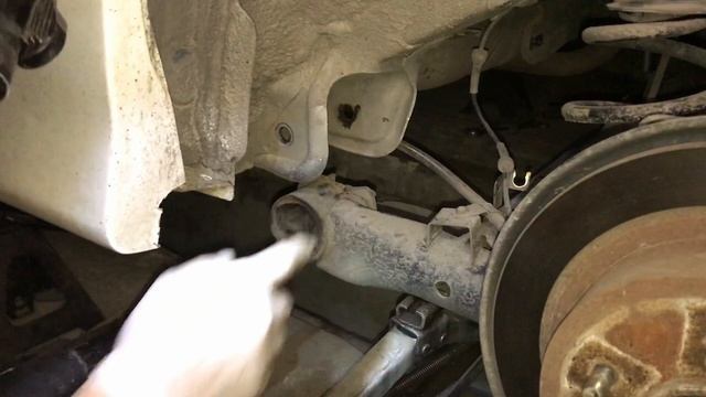 Замена сайлентблоков задней балки Ниссан Сирена. смотреть онлайн