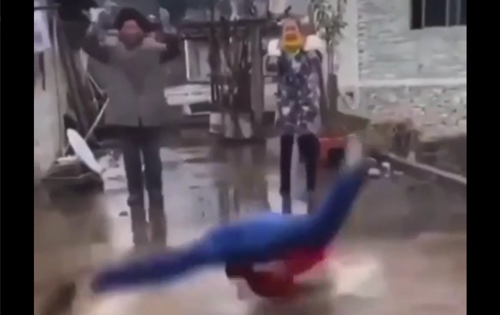 Как же он чувствует Шаг вперёд Уличные танцы под дождём смотреть онлайн