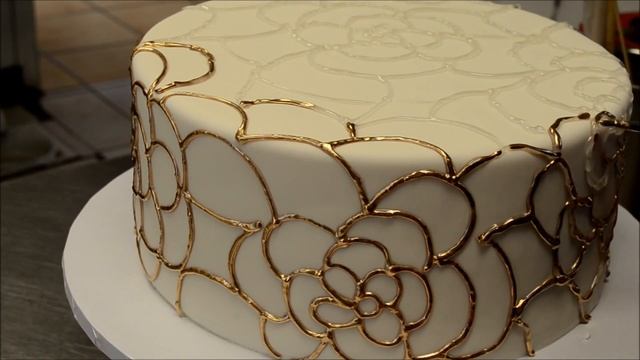 Украшение тортов | Как украсить свадебный торт золотыми цветами смотреть онлайн