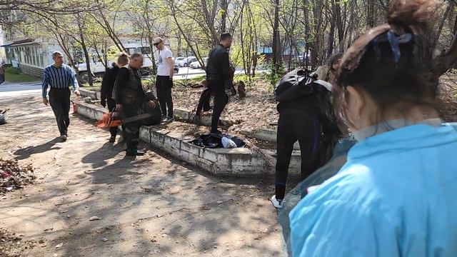 Депутаты приняли участие в двухмесячнике по санитарной очистке и благоустройству территорий города смотреть онлайн