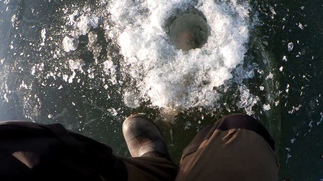 Что делать, если не клюет на жерлицы? Рыбалка на красивейшей речке!!! смотреть онлайн