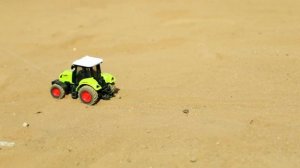 Крутой джип застрял в луже