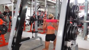 Выпады в тренажере Смита