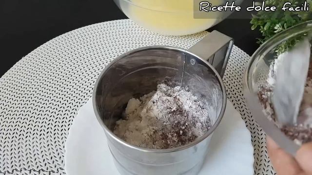 IL FAMOSO dolce che sta facendo impazzire il mondo! Senza forno, Con 1 uovo solo! смотреть онлайн